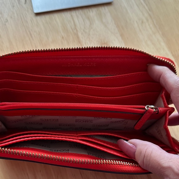 Michael Kors Red Wallet - Picture 6 of 6